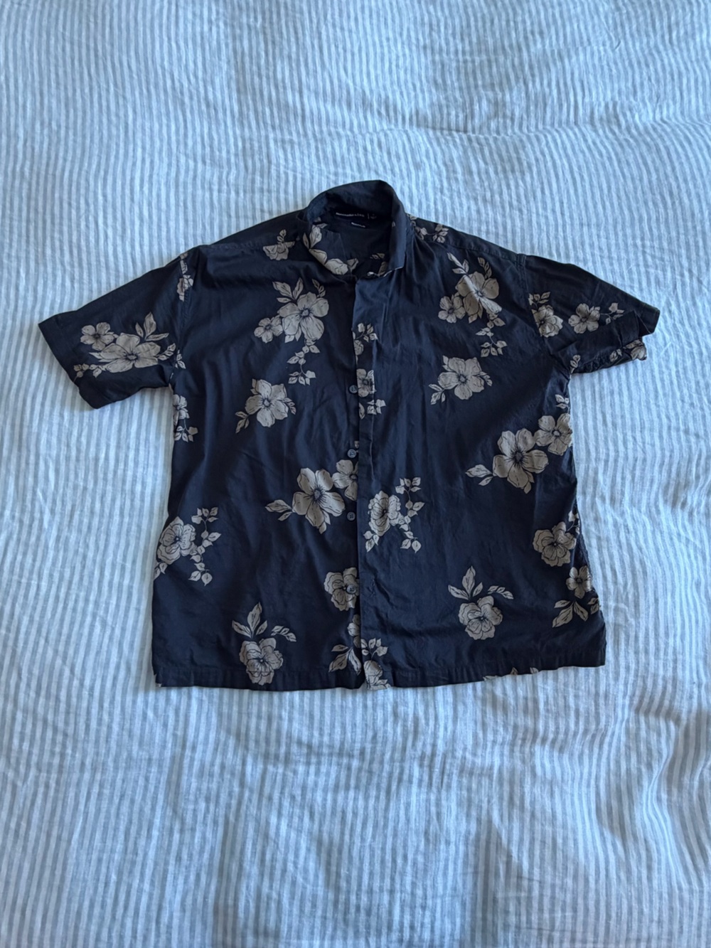 Abercrombie & Fitch Men’s Black Short Sleeve Button-Up Shirt with Beige Floral